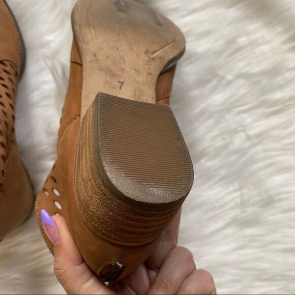 Seychelles Ankle Boots Bearing Laser Cut Bootie Tan Size 7 - Picture 5 of 8